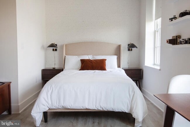 Building Photo - 816 Potomac Ave SE Unit 105