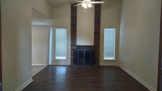 Photo - 8956 Red Leaf Way