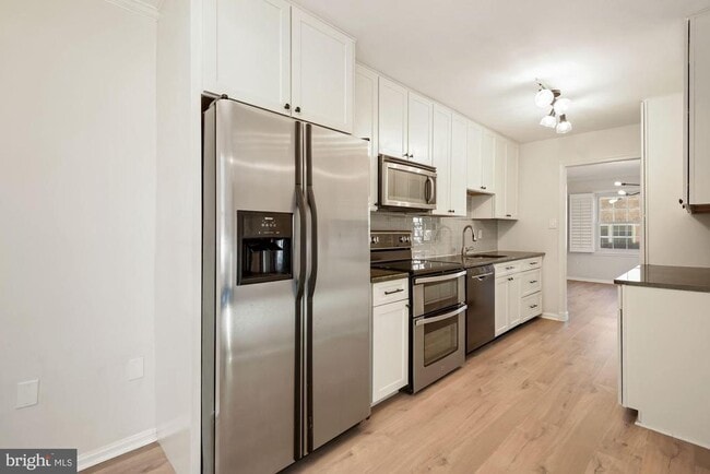 7572 Westlake Terrace