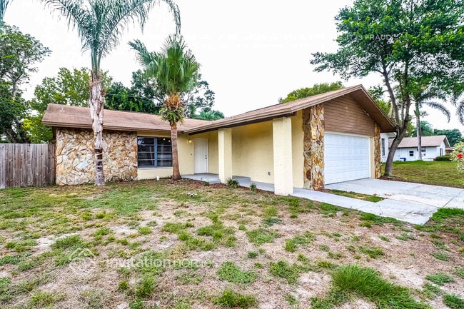 Building Photo - 1030 Oakwood Dr