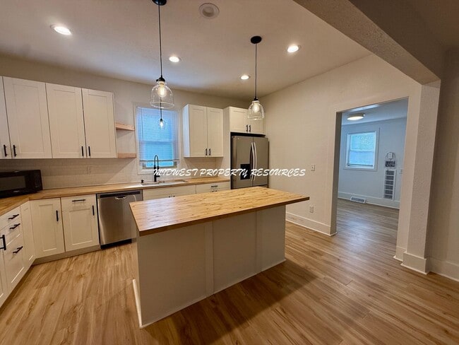203 SE 1st St