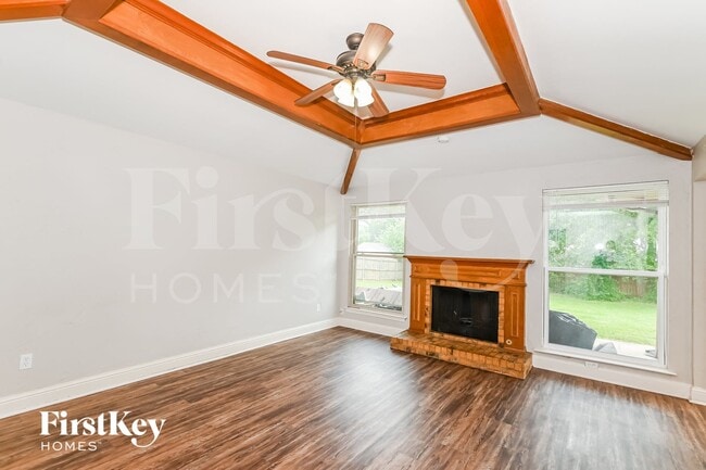 302 Apache Dr