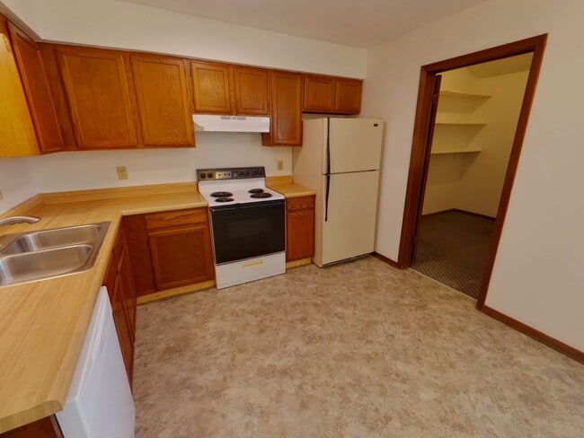 Photo - 3227 S Illinois St