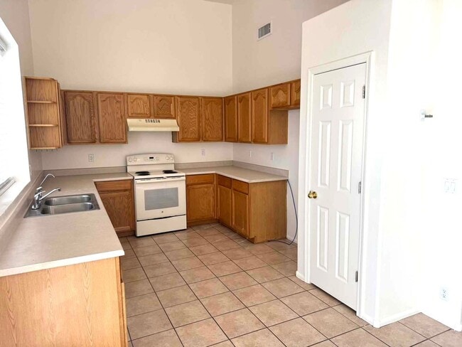 Photo - 7339 E Lakeview Ave