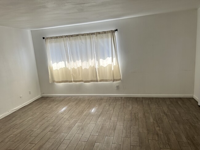 Large Master bedroom - 272 E Jackson St