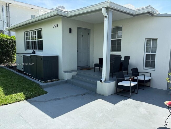 Building Photo - 7515 Dickens Ave Rental