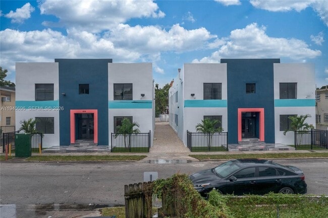 Building Photo - 858 NW 3rd St Unit 6