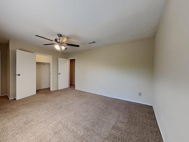 Photo - 2022 Oak Shores Dr