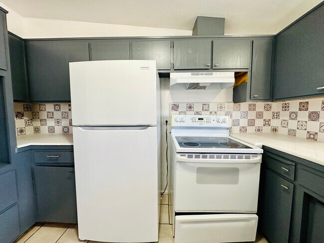 Photo - 2 Bedroom 1.5 Bath in Desired Area w/ Fenc...
