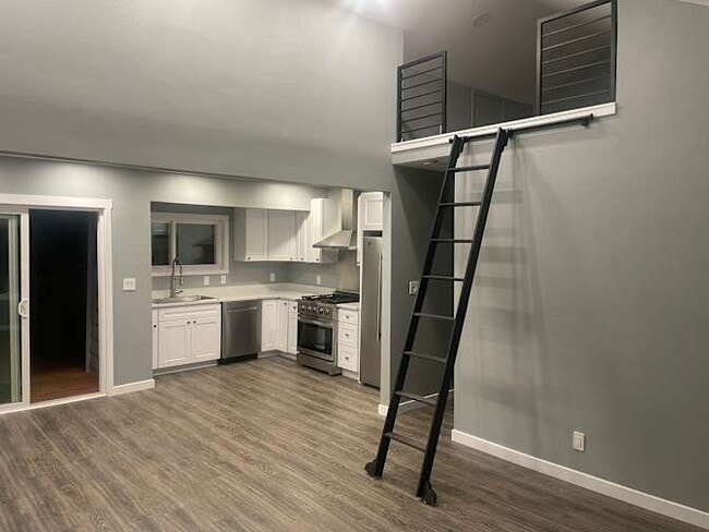 Photo - 6929 Ellis Ave S