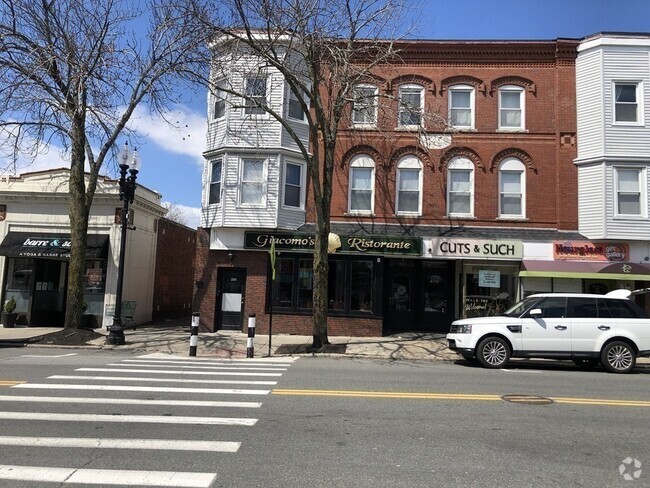 Building Photo - 454 Main St Unit #1 Rental