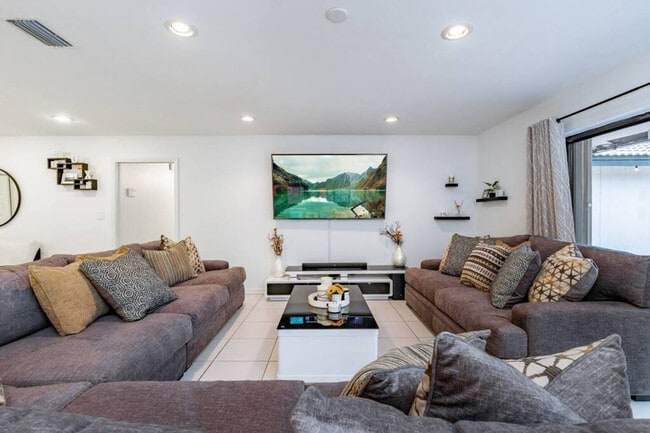 Photo - 830 SW 14th Ct Unidad SI FL1-ID1475653P