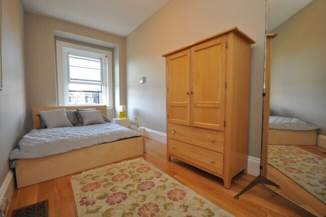 Photo - 229 Newbury St Unidad 4F