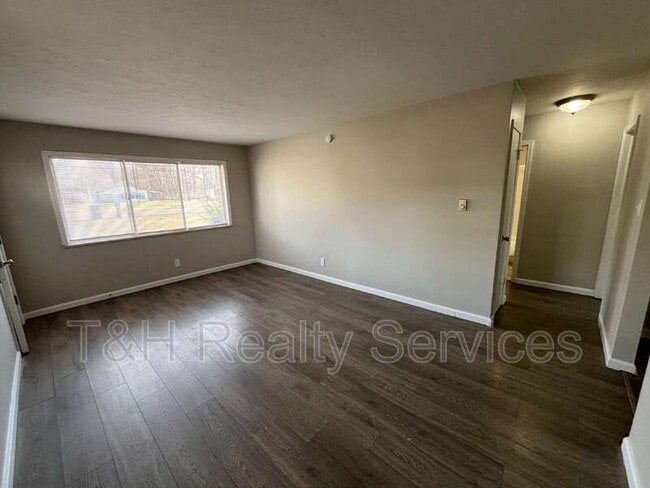 Photo - 5048 Hardegan St