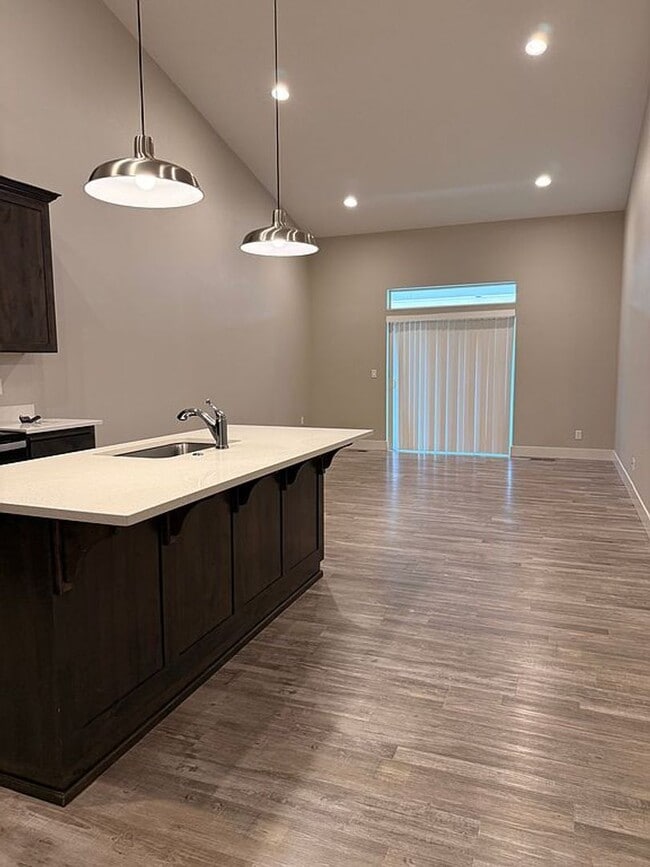 321 NE Alder Wy