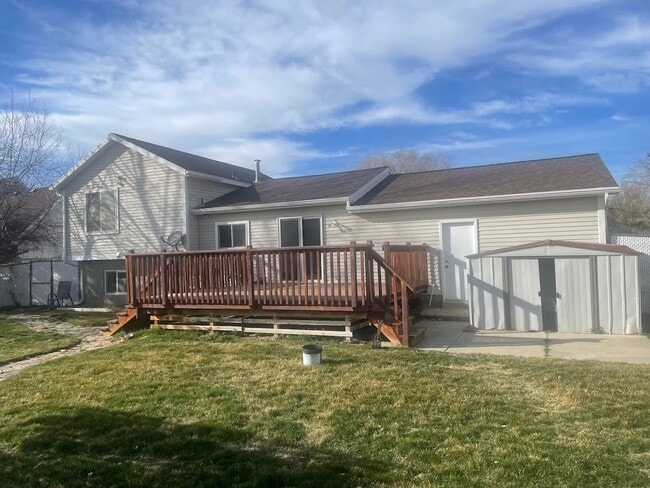 Photo - 758 E New England Dr