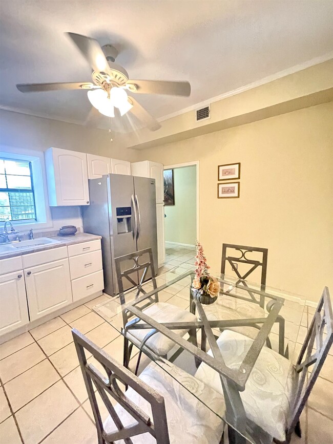 Photo - 406 Longshadow Rd