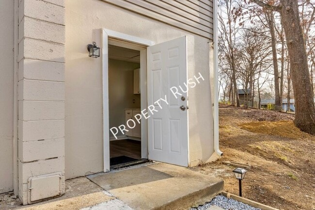 Photo - 2290 Malibu Dr SE Unit B
