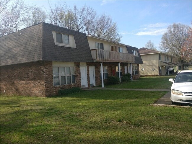 Building Photo - 687 N Betty Jo Dr Rental