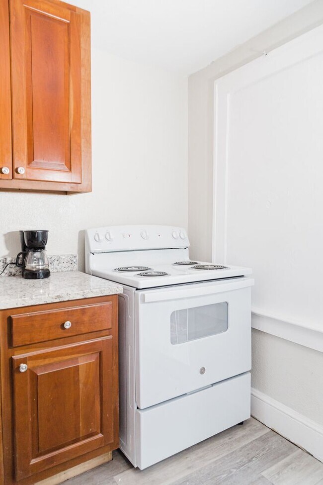 Photo - 848 Hillyer Ave Unit A