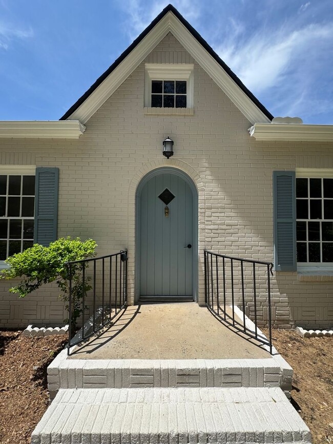 Photo - Renovated 3/2.5 House with bonus room in South Rome- $1,795