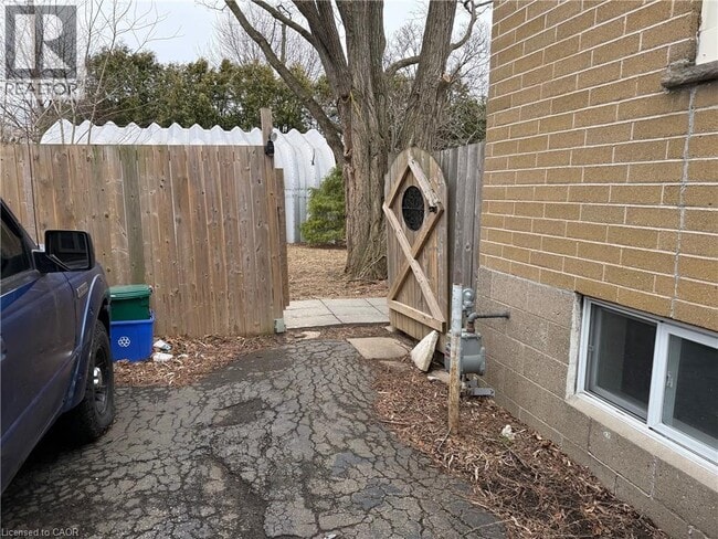 Photo - 180 W 18th St