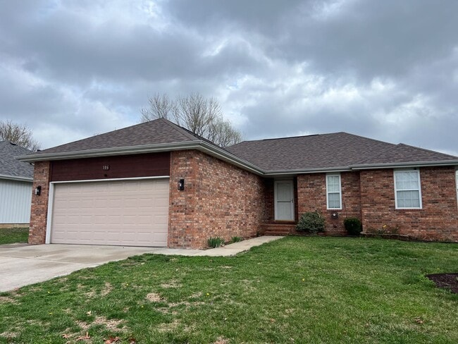 Building Photo - AVAILABLE NOW! Nixa 3 Bedroom, 2 Bathroom
