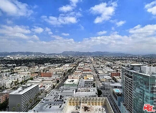 Photo - 3810 Wilshire Blvd Unidad 2105 Rental