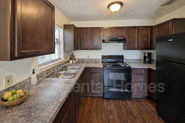 Photo - 1747 W 42nd St