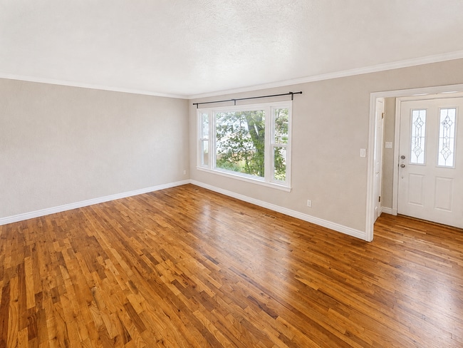 Photo - 723 Opal St