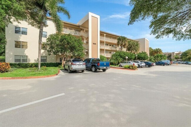 Photo - 1901 Bermuda Cir Unit H4