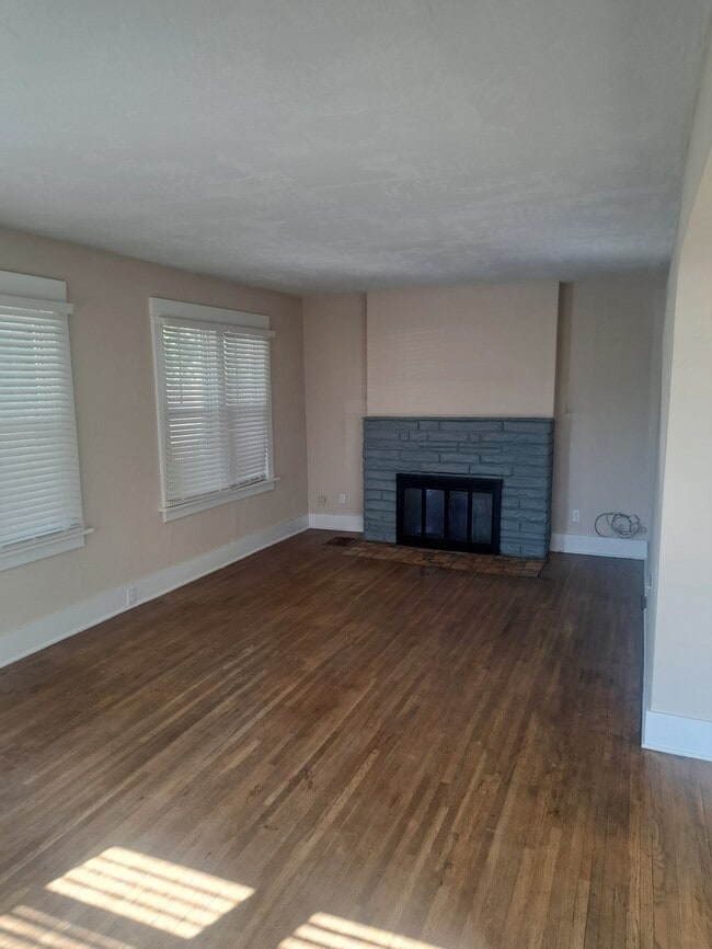 Photo - 104 N Farr Rd