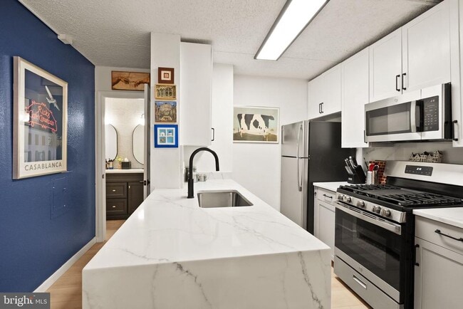 Building Photo - 60 S Van Dorn St Unit 306