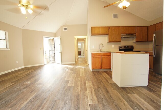 Photo - 1912 Hubbard St