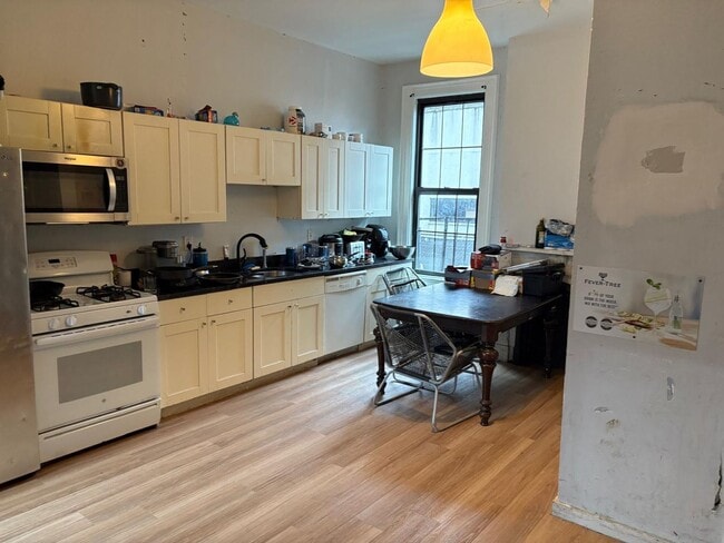 Photo - 250 Crown St Unit 250-HOUSE