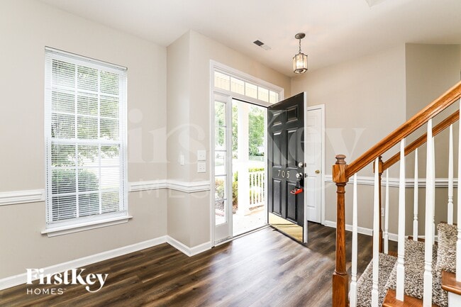 Photo - 705 Hawthorn Ridge Dr