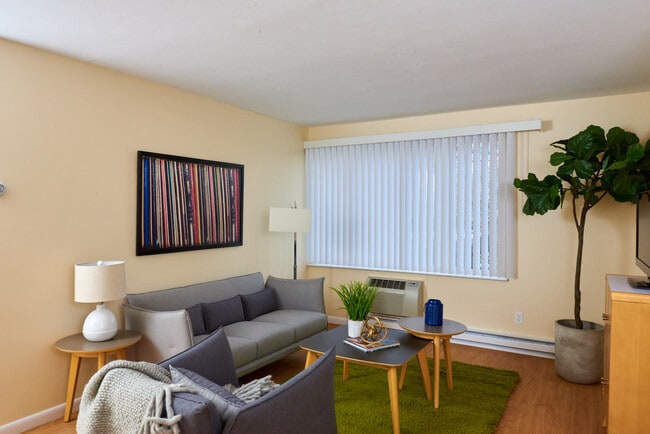 Photo - Golden Hill Apartments