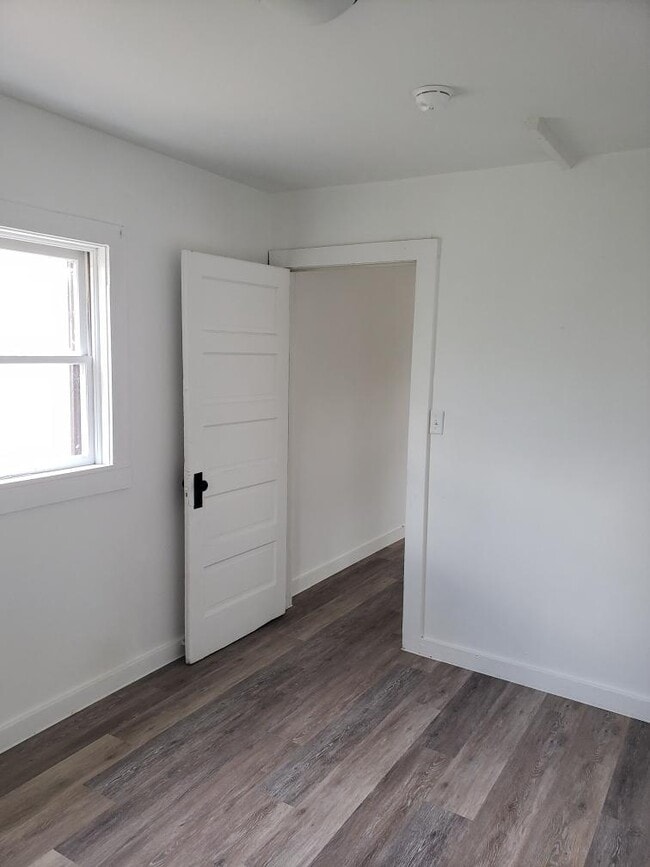 Photo - 715-711 11th Ave