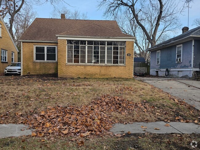 Building Photo - Remodeled home in Harvard park