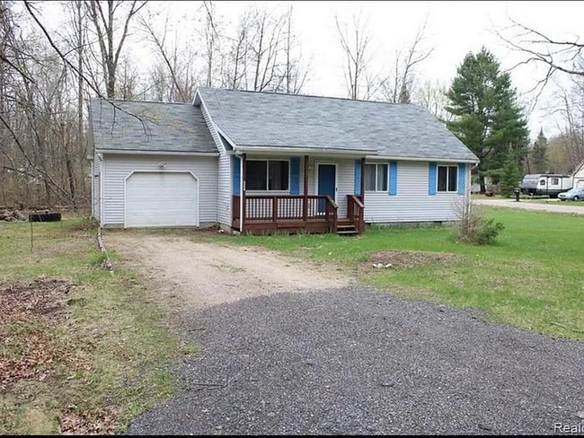 Building Photo - 6067 Shadowbrook Dr