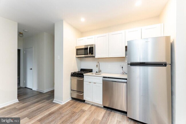 Building Photo - 135 S 19th St Unit 707