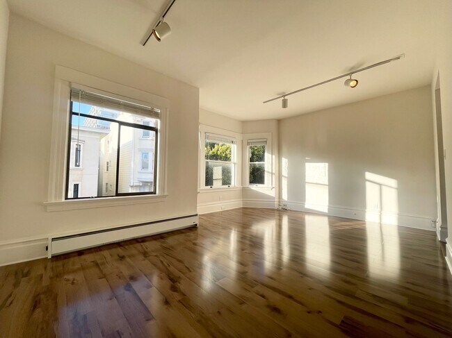 Photo - Nob Hill: Spacious Top Floor Apartment near The Fairmont Hotel, Huntington Park, & Trader Joe's Unit 1343 Sacramento Street #3