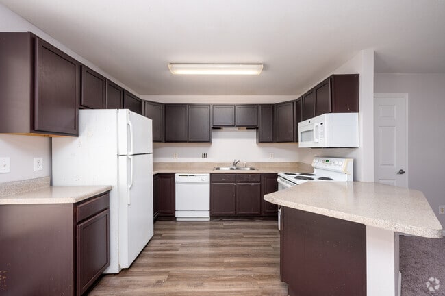 4 habitaciones, 2 baños - 1365 pies cuadrados - Cocina - Northampton Village Apartments