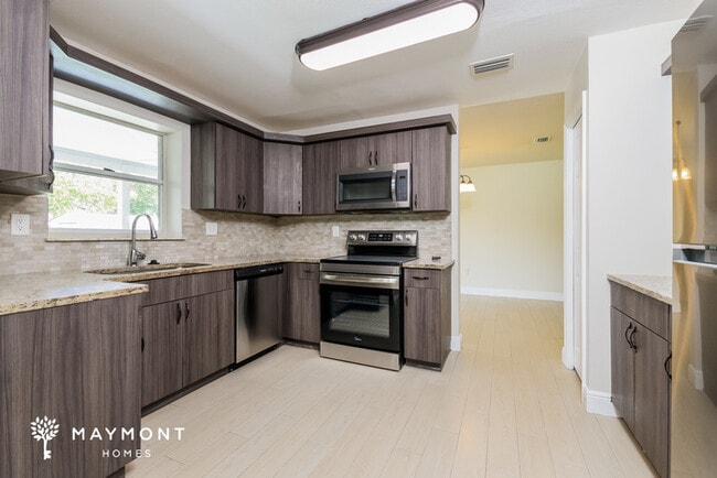 Photo - 335 Medina Ct