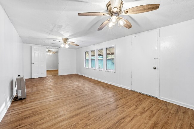 Photo - 3831 King Dr