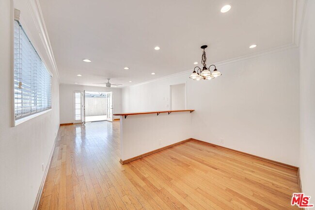 Photo - 230 Bicknell Ave Unidad 104