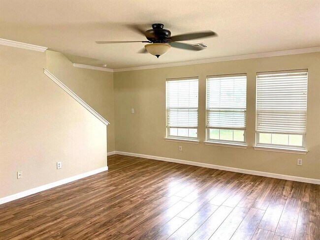 Photo - 731 Abundance Ln