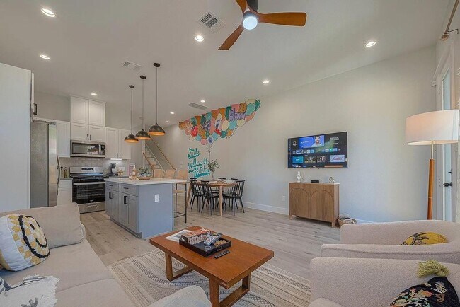 Photo - 2105 Sam Wilson St