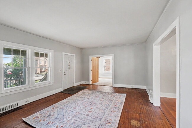 Photo - Charming 3 Bed, 1 Bath Rental in Downtown Bay City - $1250/month Unit 2