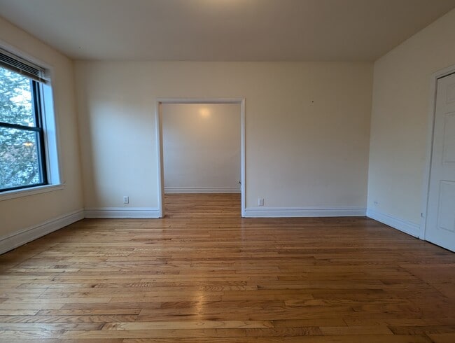 Photo - 2704 N Sawyer Ave Unit 315